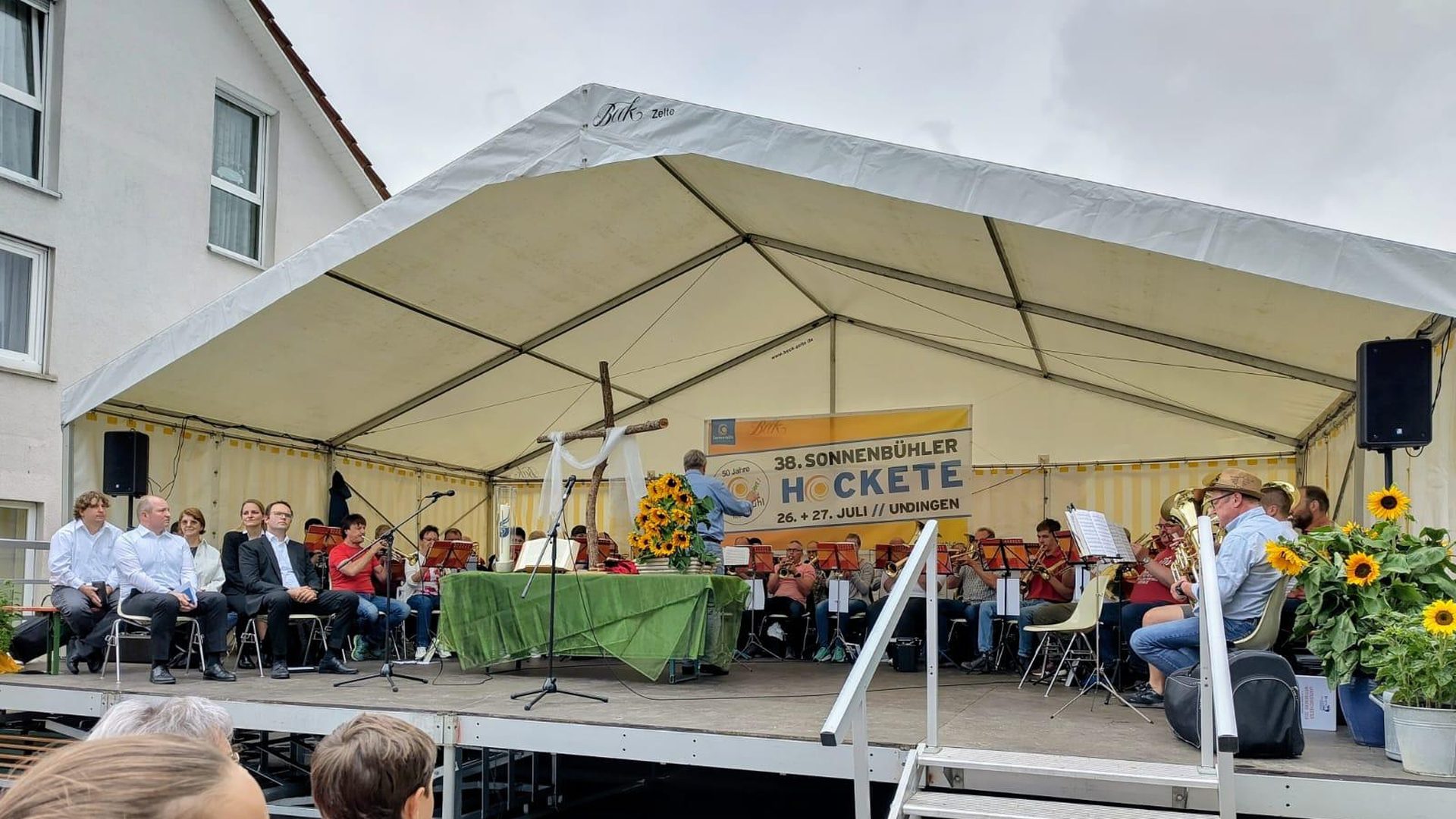 Mehr über den Artikel erfahren Gemeinsamer Sonnenbühler Gottesdienst auf der Hockete